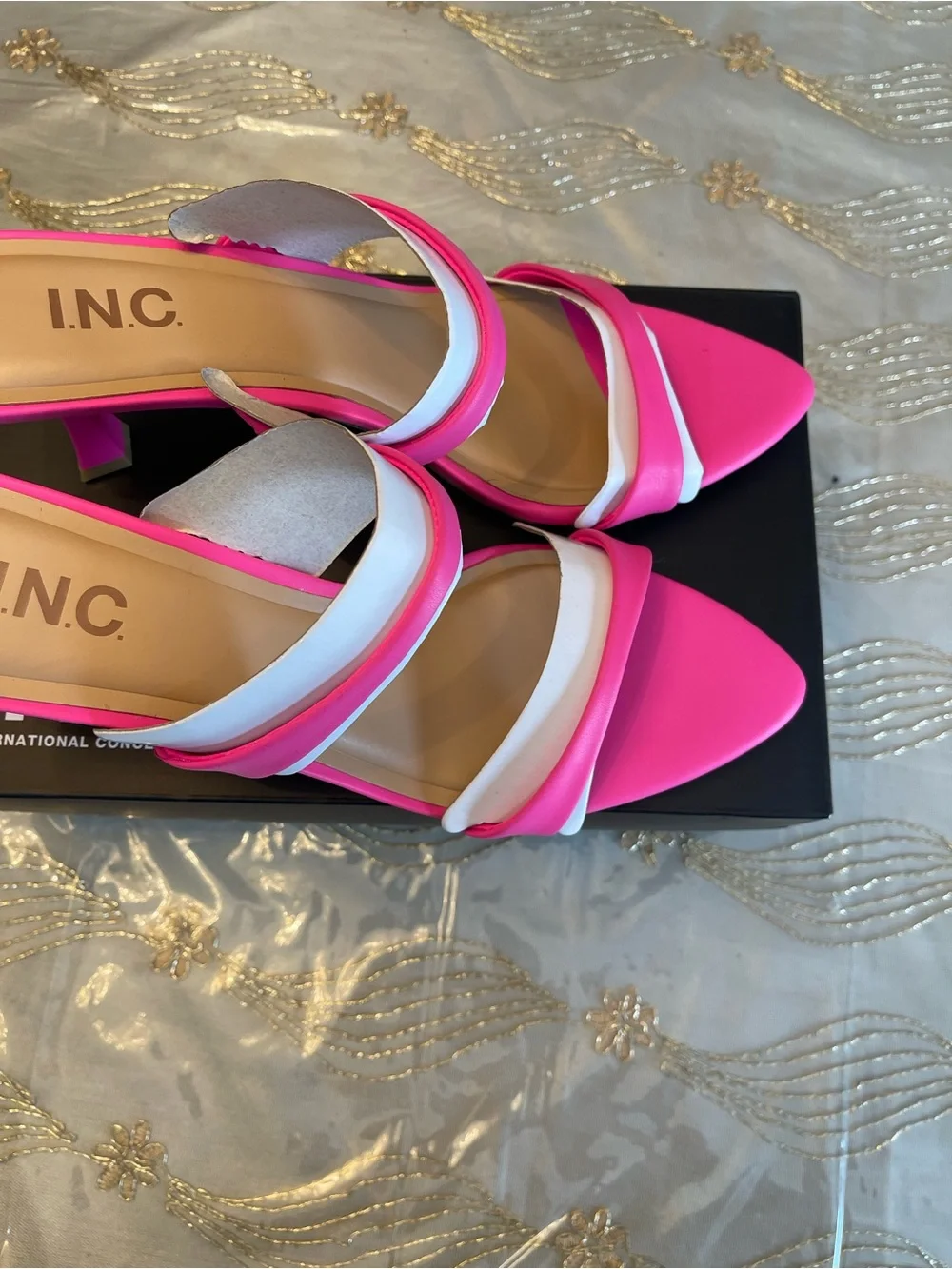 NWB international concept women’s Winnie dress sandals fuchsia smooth size 8